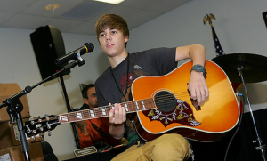 justin-bieber-and-the-hummingbird-from-gibson-acoustic-gallery