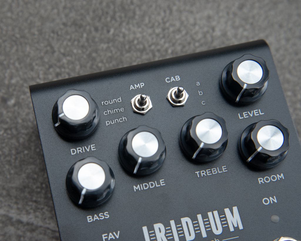 Strymon Iridium Closeup with amp models displayed